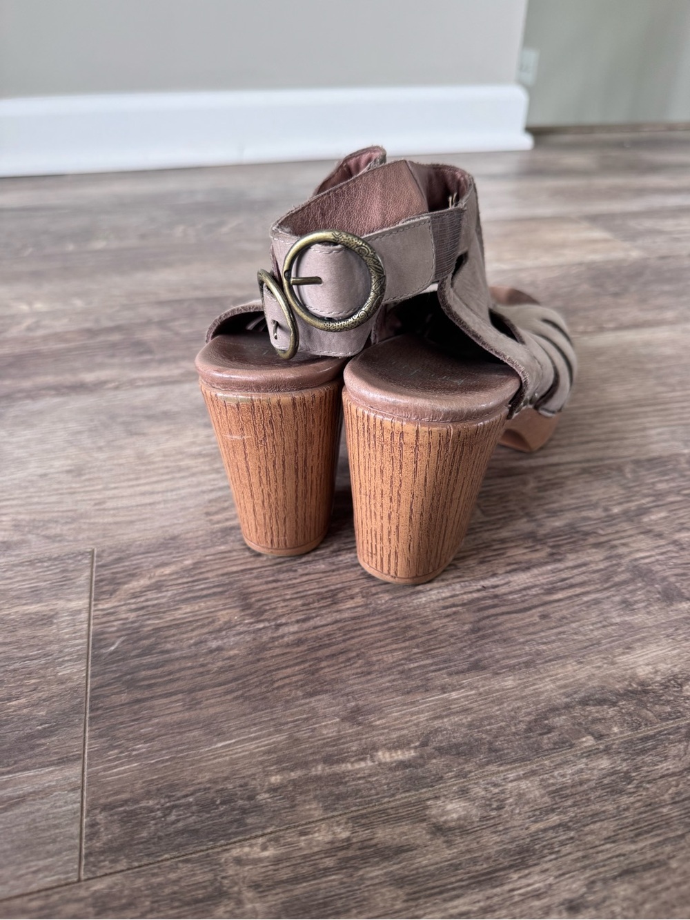 Dansko Taupe Leather Cutout Playform Heeled Sandals with Buckle - Size: 37 - Picture 6 of 10